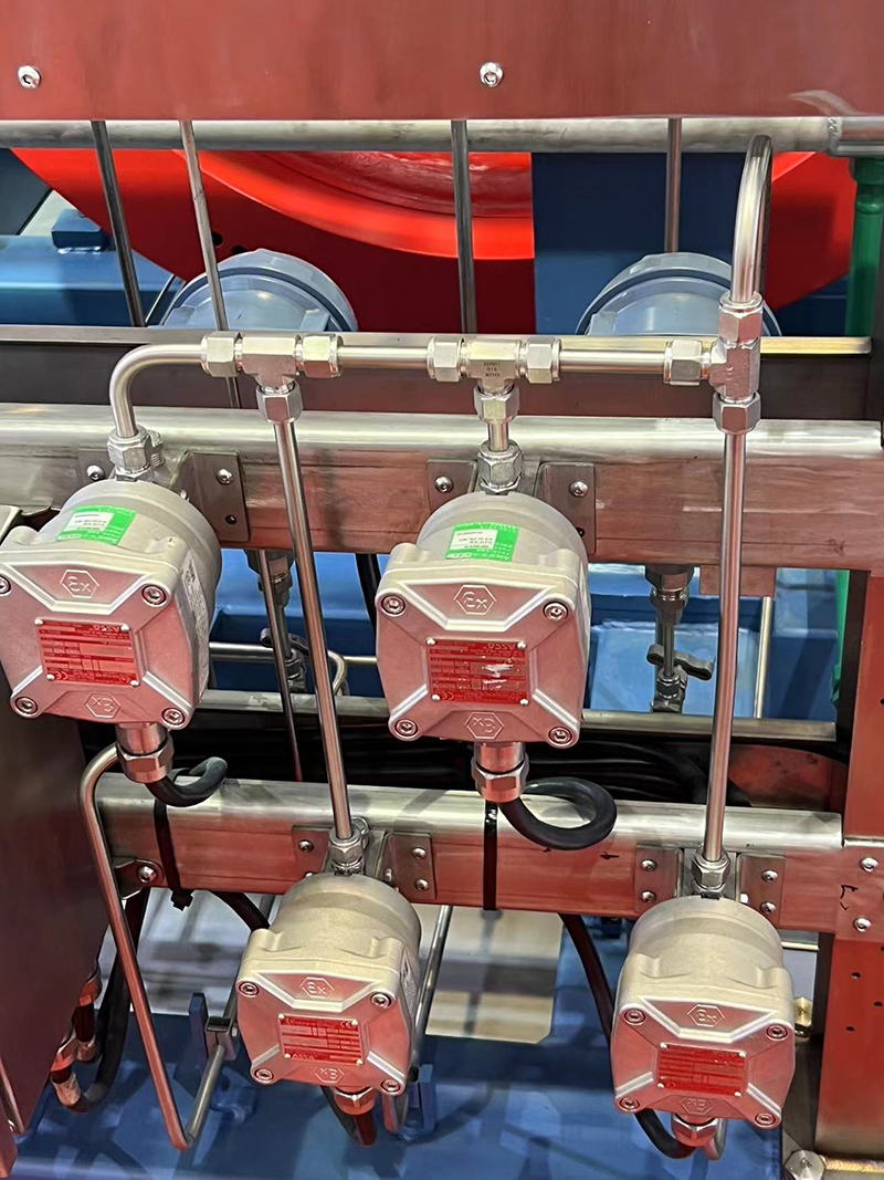 双卡套三通中间接头配套国内品牌压缩机管路上使用