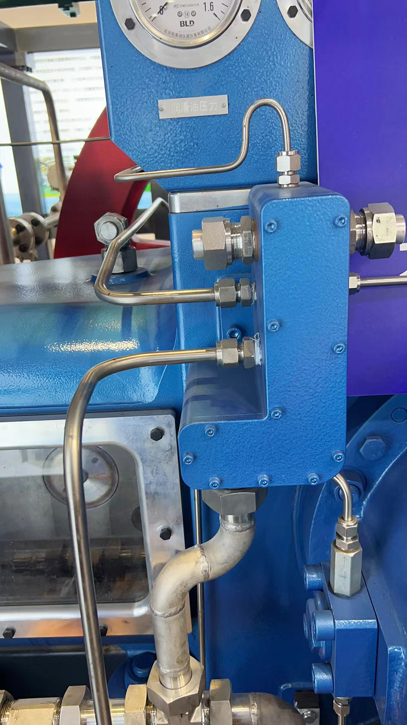 双卡套三通中间接头配套国内品牌压缩机管路上使用